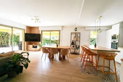 Image de Spacieux T4 Rez de Jardin dans le paisible quartier de Cimiez à 10min de la mer