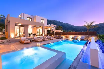 Image de Villa \"Minoas Grand\" mit Blick auf das Wasser by Interhome