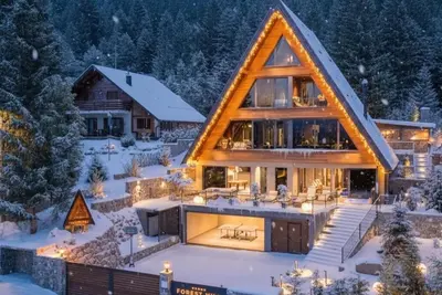 Image de Chalet \"Forest Hill\" mit Hallenbad by Interhome