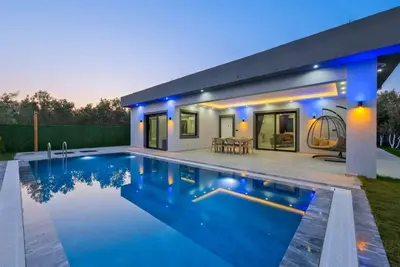 Image de Villa in der Natur by Interhome