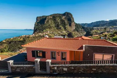 Image de Elegantes Haus in Santana mit Garten und Grill by Interhome