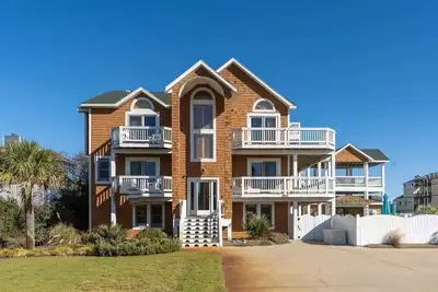 Image de Wh1053 - Magnificent, 7 bdrm, private heated pool, rec room, pet friendly