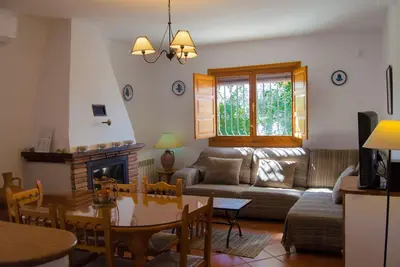 Image de Ländliches Haus mit Jacuzzi by Interhome