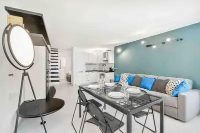 Image de Mange, Prie, Aime – Maison de vacances au cœur de RiomaggioreBienvenue à Mangia Prega Ama, une charmante maison de vacances située dans le centre historique de Riomaggiore, l'un des plus charmants villages des Cinque Terre. L'entrée de l'appartemen