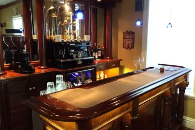 Image de Amazing Downtown Napa Location + Wine Cave Tasting Experience + Pets Stay Free