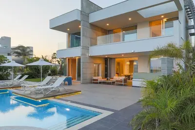 Image de Seafront Infinity-Pool Villa