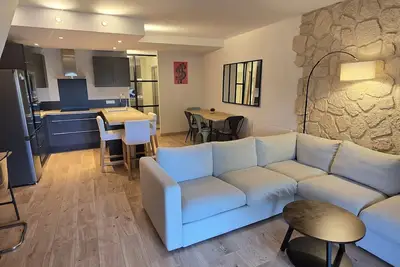 Image de Beau mazet\n jardin / res securisee tennis piscines