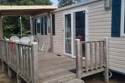 Image de Mobil-home pour 6 personnes \nClimatisé réversible. Terrasse semi couverte.