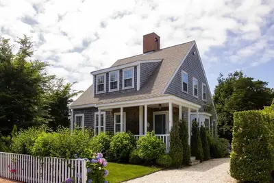 Image de Bright Nantucket Retreat, Pool + Tennis Court