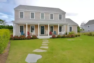 Image de Spacious, beautiful home in Town!