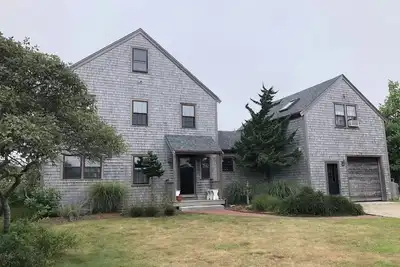 Image de Nantucket home in secluded area