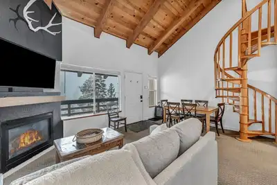 Image de Lake Tahoe Retreat - Minutes to  the Lake & Slopes