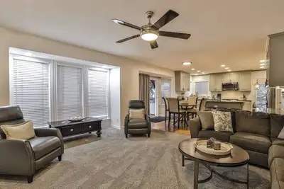 Image de Spacious family home close to skiing, mountain biking, & hiking w/hot tub