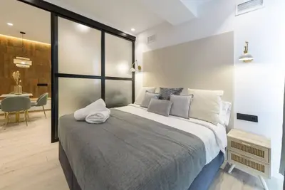 Image de Deluxe Sol, by MONARo 2br 1bth Exterior.