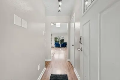 Image de Quaint 3-bedroom house with Ac in charming Spring