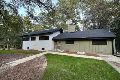 Image de Luxury Modern Haven Near Duke 3br Designer Kitchen