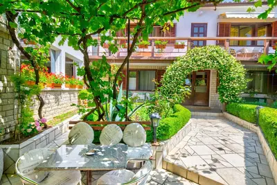 Ciro Ch / Hr-07098-04 by Interhome