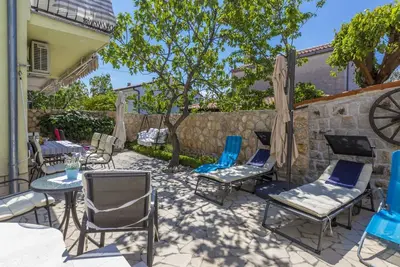 Stivic 2 / Hr-08046-01 by Interhome