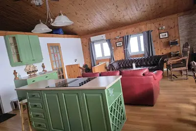 Image de Charming Waterfront Cottage –  Fully Equipped Kitchen & Fast Wi-Fi