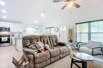 Image de Cozy Coastal Cottage Near Beach & Historic Downtown