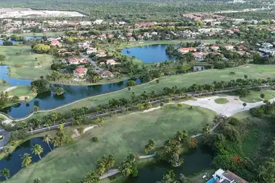 Image de Upscale 2br in Gated Cocotal Golf Community