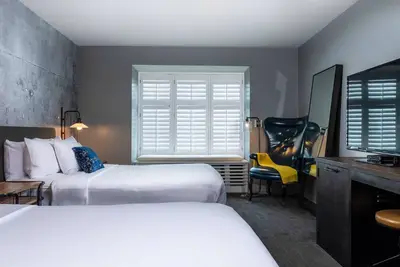 Image de 2 Queen Beds w/ Courtyard View near Wharf