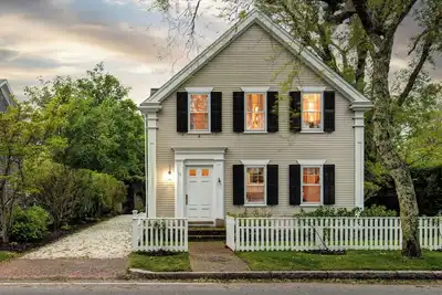 Image de Pau Hana - Spacious 4-bedroom house in quaint Nantucket with Ac