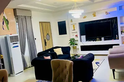 Image de 4 bedroom duplex apartment with 24/7 power, potable water & Security in Lekki