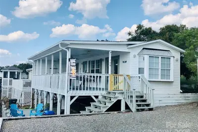 Image de Badin Haven – A Tiny Home with Room to Breathe