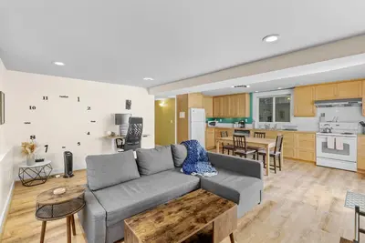 Image de Private Garden Retreat w/ Patio & Entry