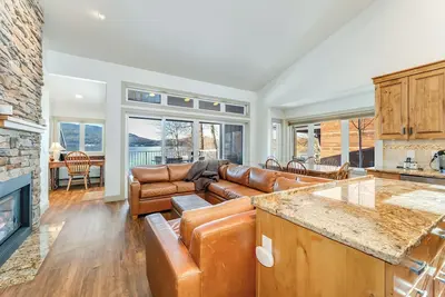Image de New! 30-Day Min | Whitefish Lake Views | 3br Condo w/ Deck Near Downtown