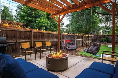 Co. Huge 8 bedroom 8 bathroom Sleeps 30+