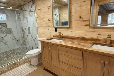 Image de Serene 3-bedroom A-Frame cabin with Ac in charming McArthur