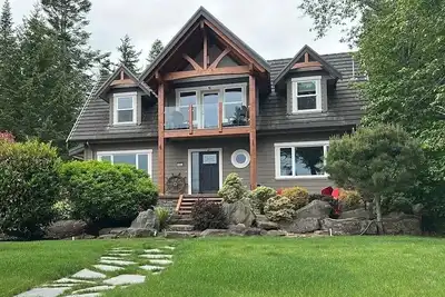 Image de Large ocean view family retreat