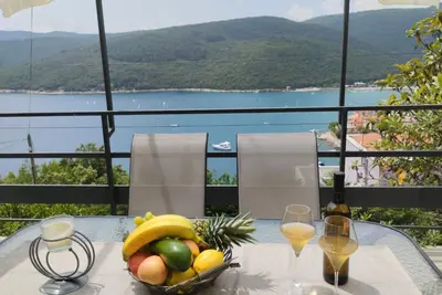 Image de Appartement Bruna mit Terrasse und Meerblick by Interhome