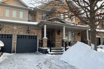 Image de Spacious upscale suburban house