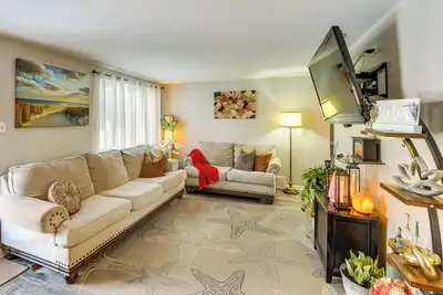 Image de Pet Friendly, Private! Multi-Level Brookline Home