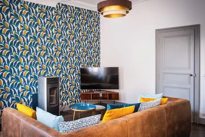 Image de Grande Maison Bourgeoise avec Jardin en plein Cœur de Surgères - 14 personnes.