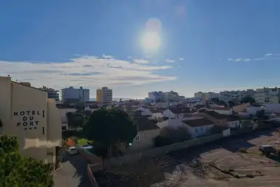 Image de Superbe T2 moderne avec Clim, Wifi, Parking - 2/4 personnes