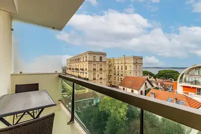 Image de Appartement T3 spacieux avec parking, balcons, à 20m de la plage d'Arcachon