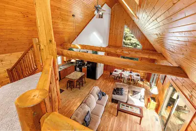 Image de Snug 3 Br Cabin Hideaway • Private Hot Tub • Dog Friendly