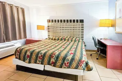 Image de 2 Family-Friendly Rooms Near Parks & Restaurants w/ Free Parking Space