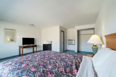 Image de Relax in a Homey Room Near Local Attractions, Brazosport Museum Nearby - 2 Rooms