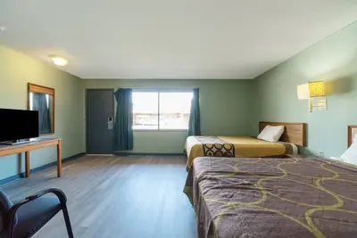 Image de Budget-Friendly Room for Groups Visiting Brazosport Museum – 3 Miles!