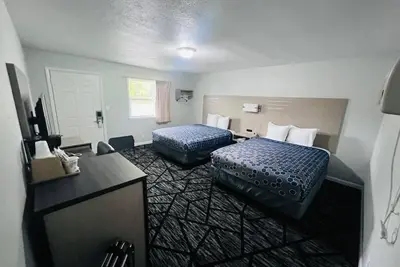 Image de Budget-Friendly Room Near Lake Keomah for a Peaceful Stay