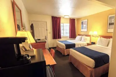 Image de Budget Room w Comfortable Beds + Bathtub Perfect for Families Visiting Pendleton