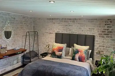 Image de Adorable 1-bedroom cottage in pleasant Paarl for a relaxing stay