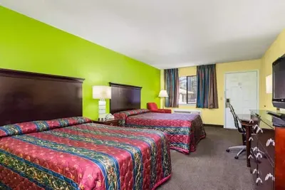 Image de 3 Pet-Friendly Accommodations | 5. 7 miles from Elvis Brown Little League Park