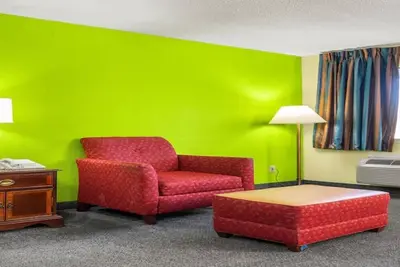 Image de 4 Lodgings of Pet-Friendly Rooms for Groups or Family! | Free Onsite Parking