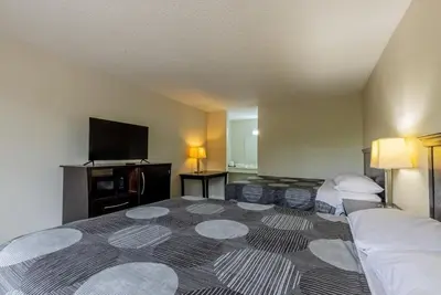 Image de Quiet Budget Stay Near Beeville Country Club | 4 Rooms Perfect for Group Stays!